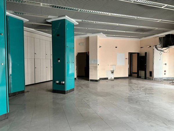 negozio in affitto a Torino in zona Lingotto