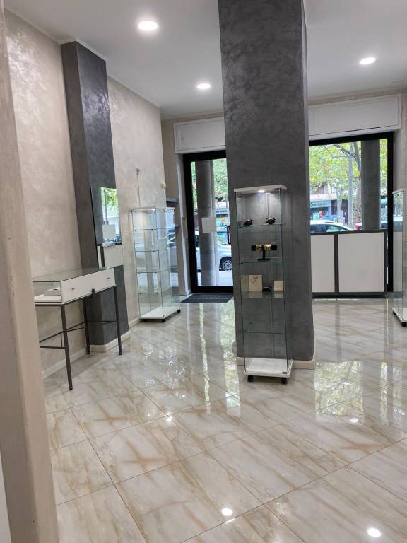 negozio in affitto a Torino