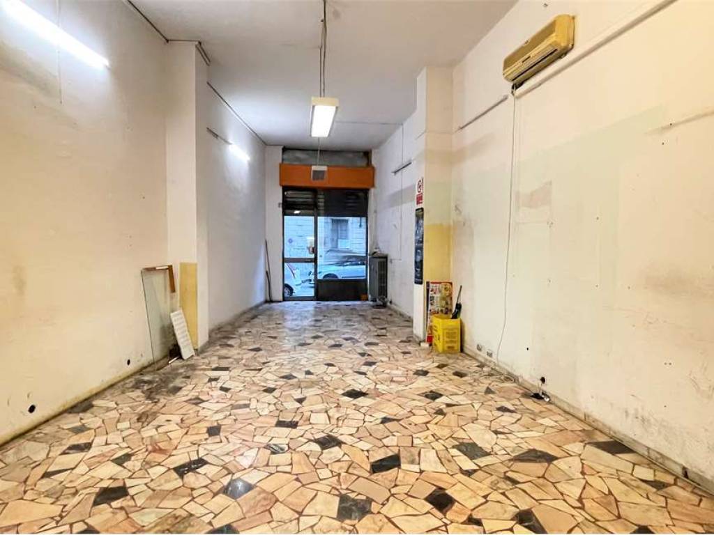 negozio in affitto a Torino in zona San Salvario