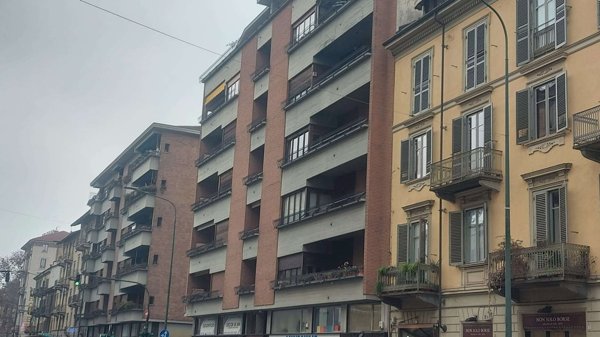 negozio in affitto a Torino in zona Cit Turin
