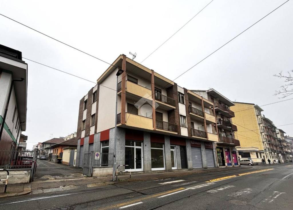 negozio in affitto a Torino in zona Madonna di Campagna