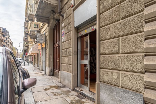 locale commerciale in affitto a Torino in zona Cit Turin