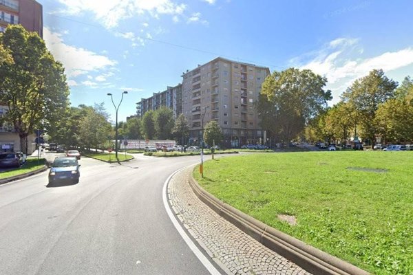 negozio in affitto a Torino in zona Cit Turin