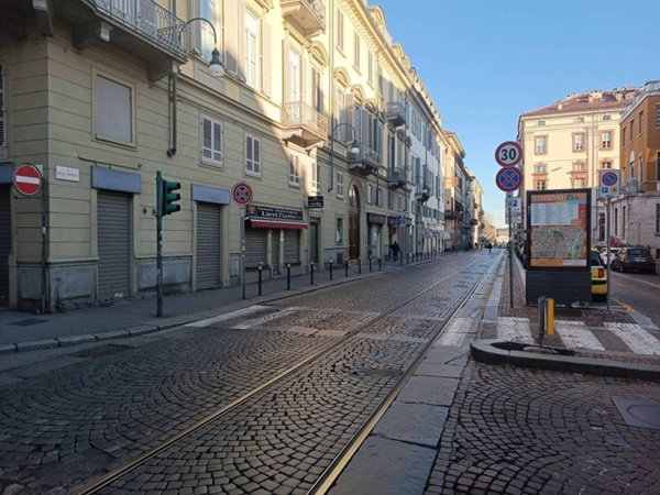 negozio in affitto a Torino