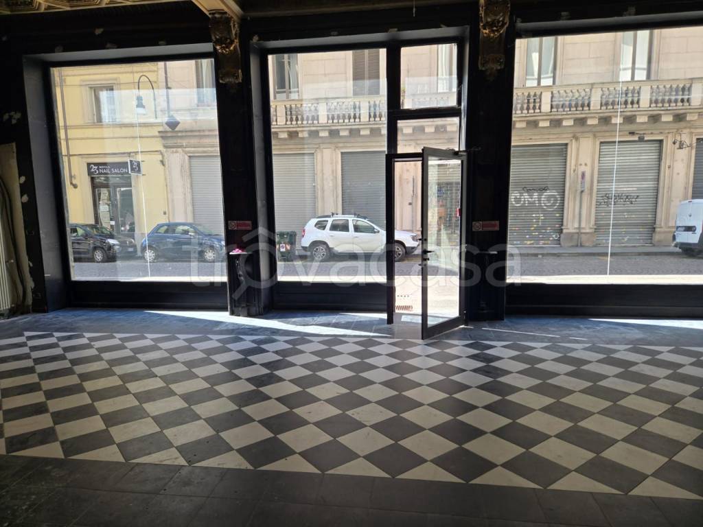 negozio in affitto a Torino