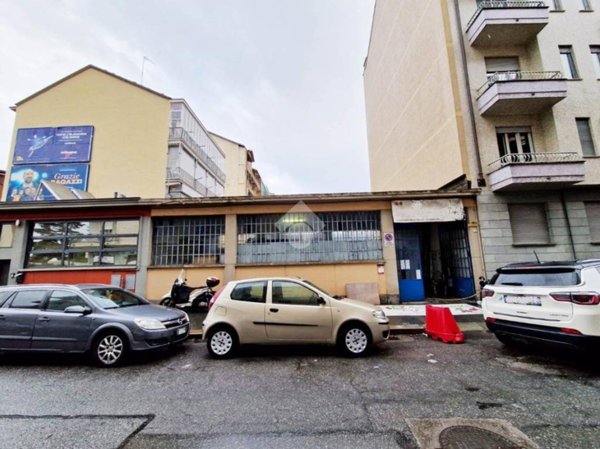 negozio in affitto a Torino in zona Parella