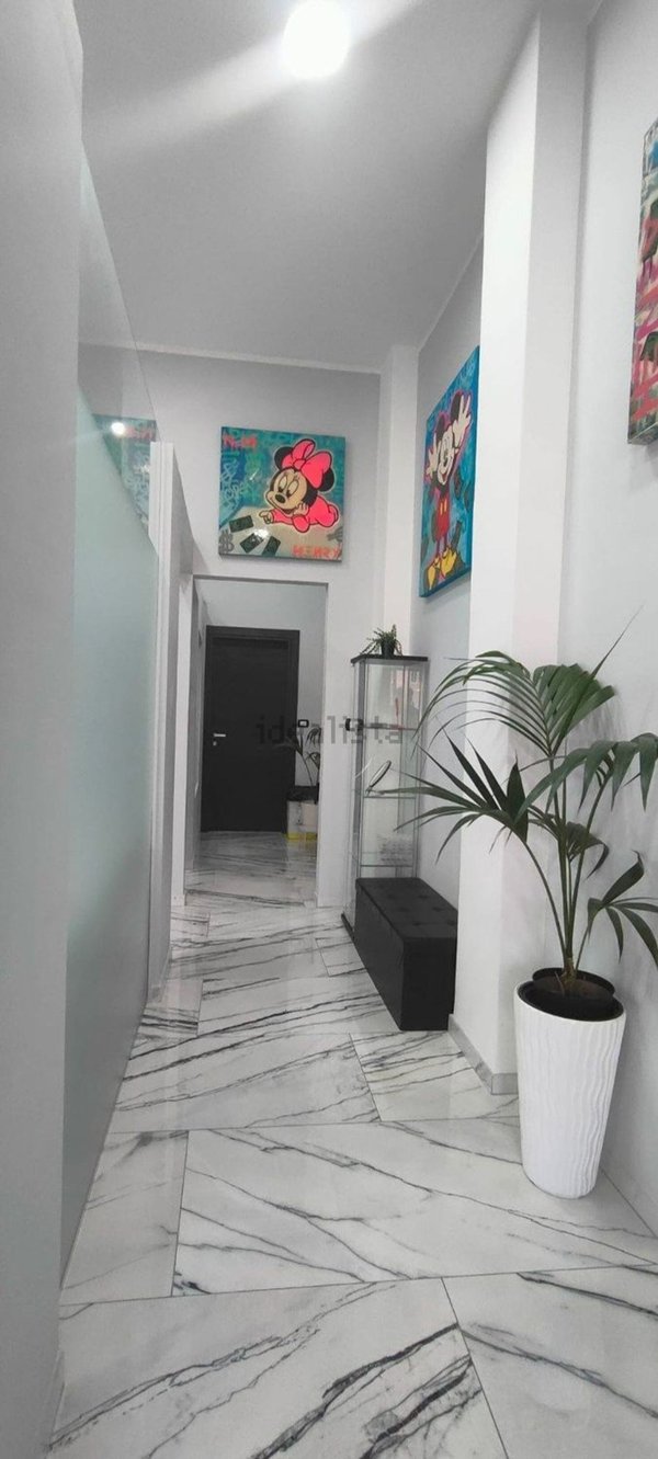 locale commerciale in affitto a Torino in zona Cit Turin