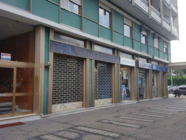 negozio in affitto a Torino in zona Mirafiori Sud