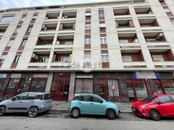 negozio in affitto a Torino in zona Lingotto