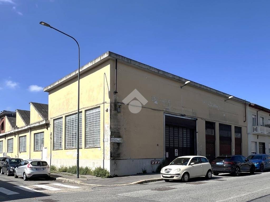 locale commerciale in affitto a Torino in zona Madonna di Campagna