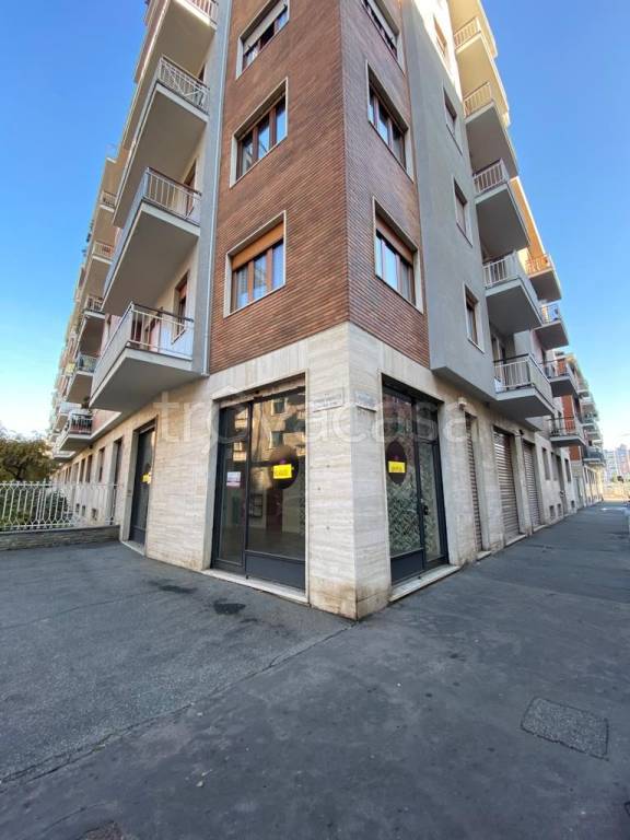 negozio in affitto a Torino in zona Borgata Vittoria