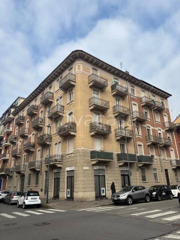 negozio in affitto a Torino in zona Cit Turin