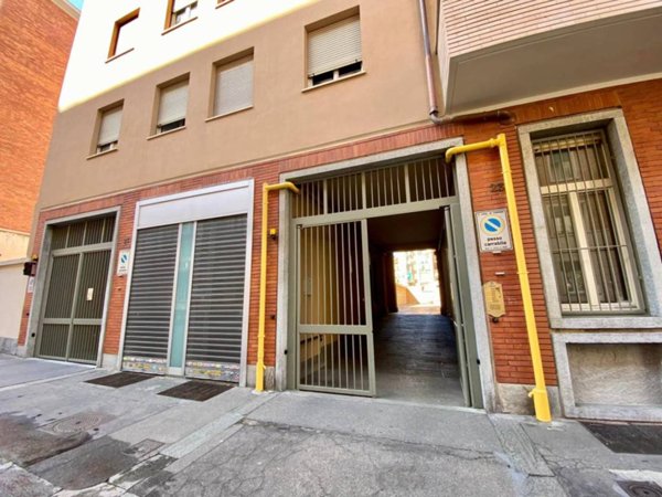 negozio in affitto a Torino in zona Cit Turin