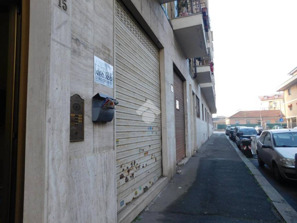 negozio in affitto a Torino in zona Madonna di Campagna