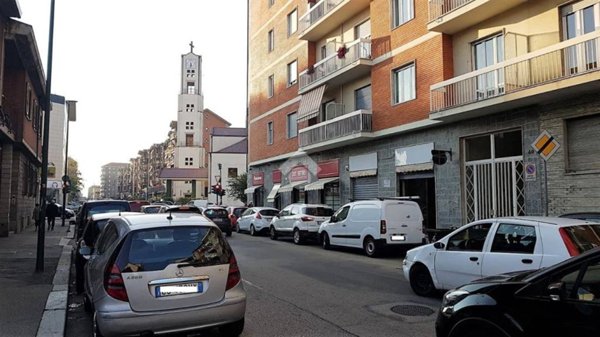 negozio in affitto a Torino in zona Pozzo Strada