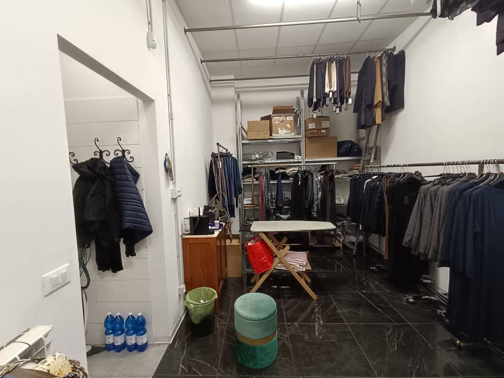negozio in affitto a Torino in zona Mirafiori Sud