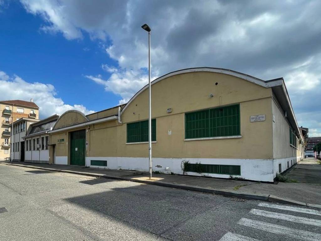 locale commerciale in affitto a Torino in zona Madonna di Campagna