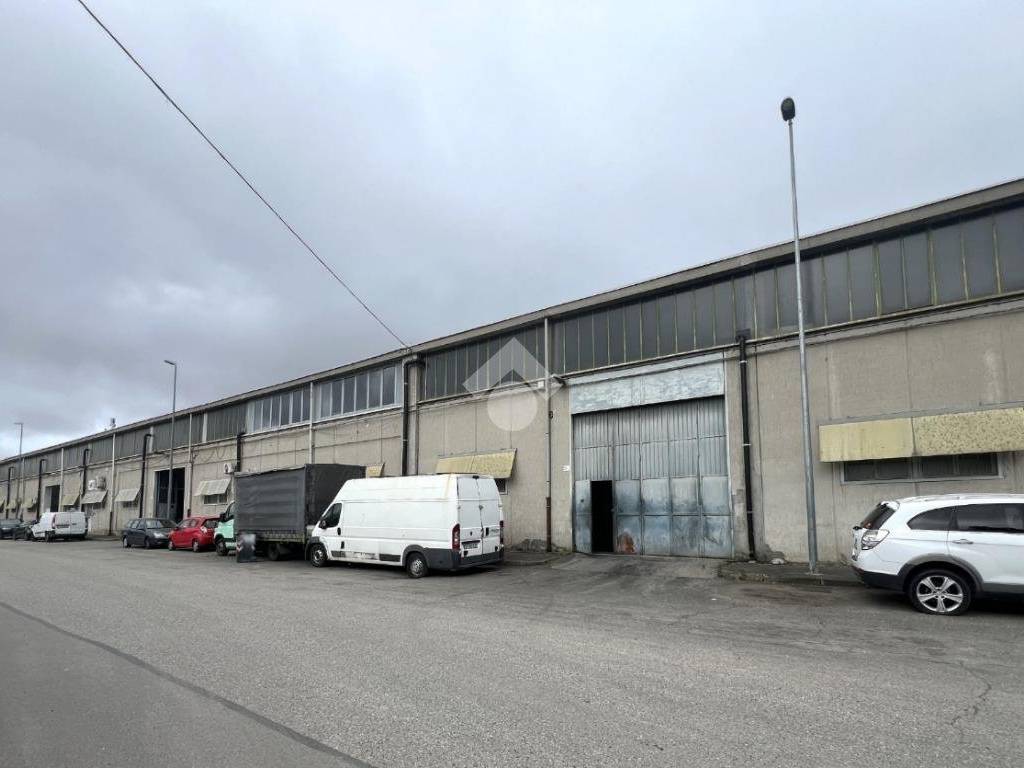 locale commerciale in affitto a Torino in zona Falchera