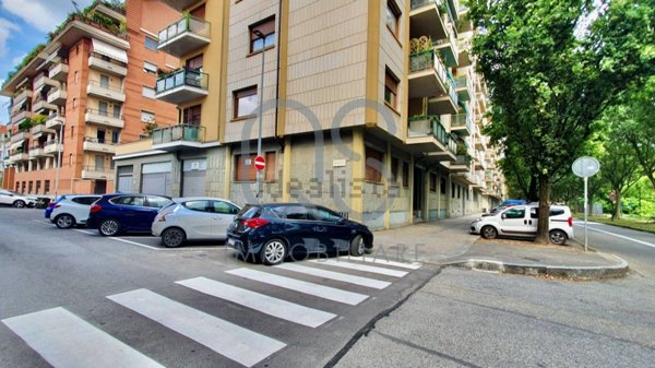 locale commerciale in affitto a Torino in zona Vanchiglia