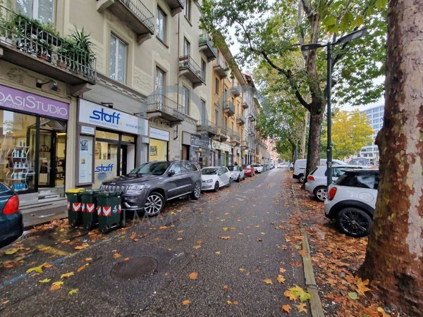locale commerciale in affitto a Torino in zona Cit Turin
