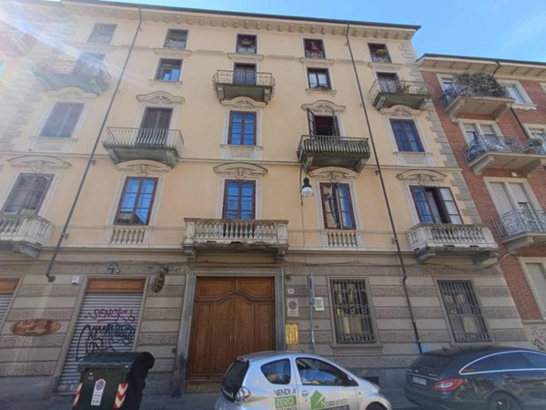 negozio in affitto a Torino