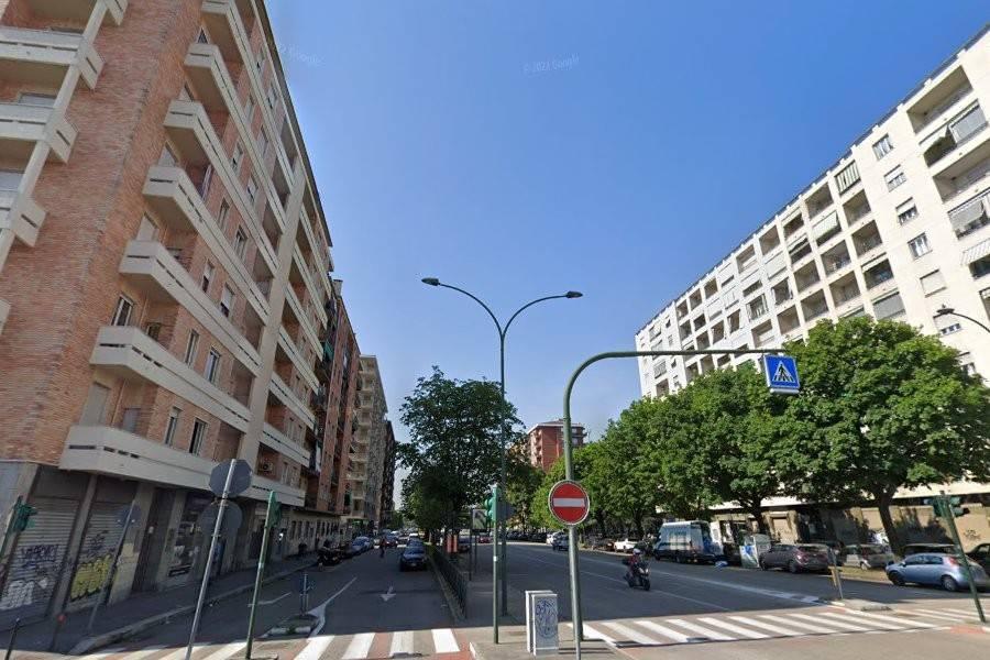 negozio in affitto a Torino in zona Lingotto