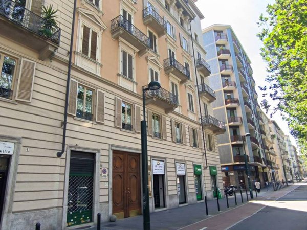 negozio in affitto a Torino in zona Cit Turin