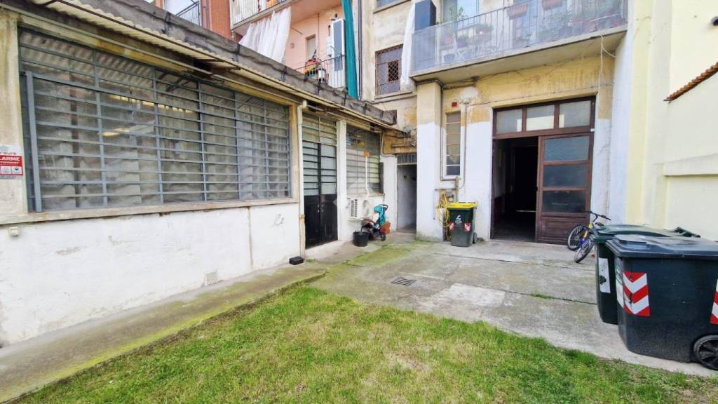 negozio in affitto a Torino in zona Pozzo Strada