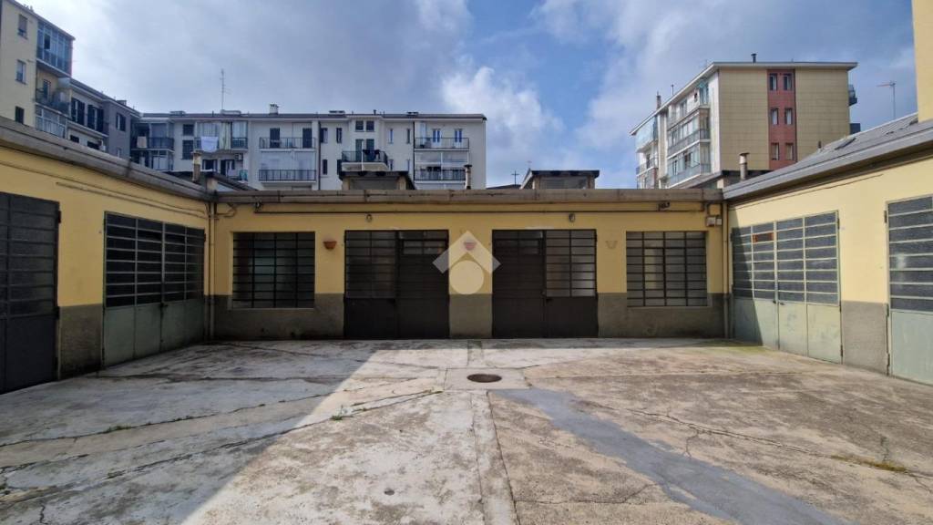negozio in affitto a Torino in zona Pozzo Strada