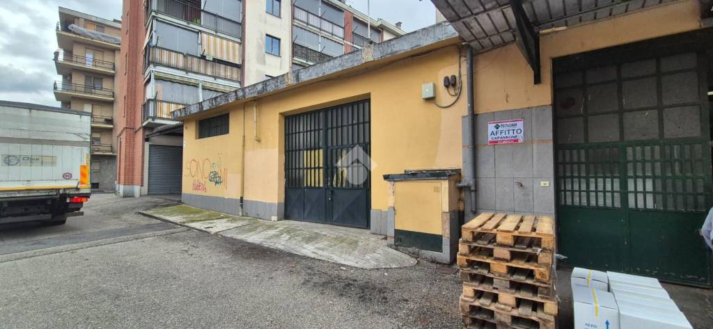 negozio in affitto a Torino in zona Rebaudengo