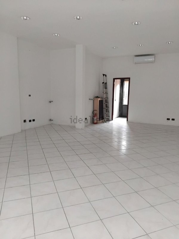 negozio in affitto a Torino in zona Santa Rita