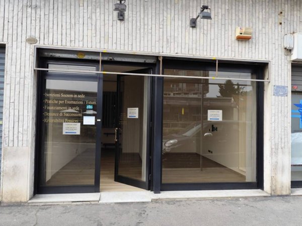 negozio in affitto a Torino in zona Madonna di Campagna