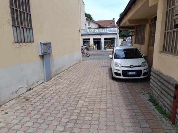 negozio in affitto a Torino in zona Madonna del Pilone