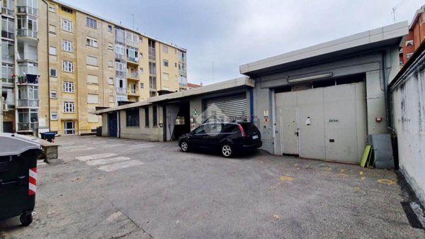 negozio in affitto a Torino in zona Mirafiori Nord