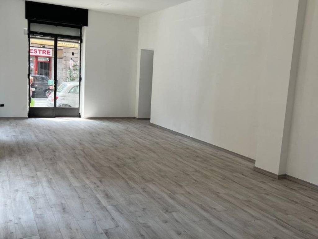 negozio in affitto a Torino in zona Cenisia