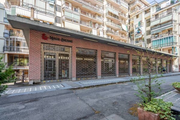 negozio in affitto a Torino in zona Pozzo Strada