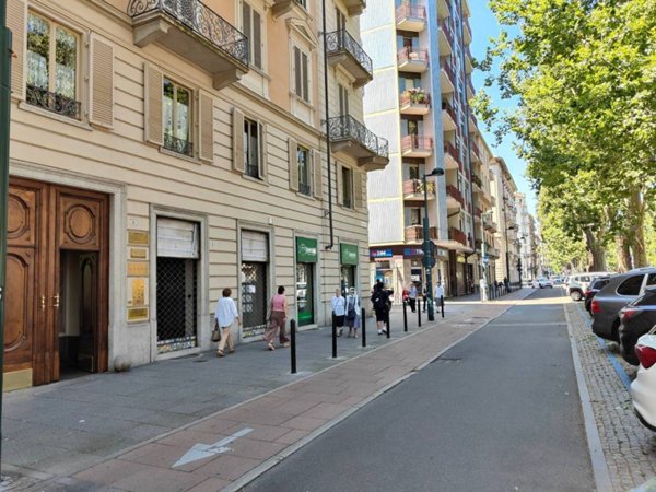 negozio in affitto a Torino in zona Cit Turin