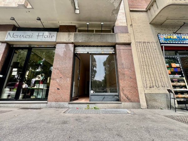 negozio in affitto a Torino in zona Cenisia