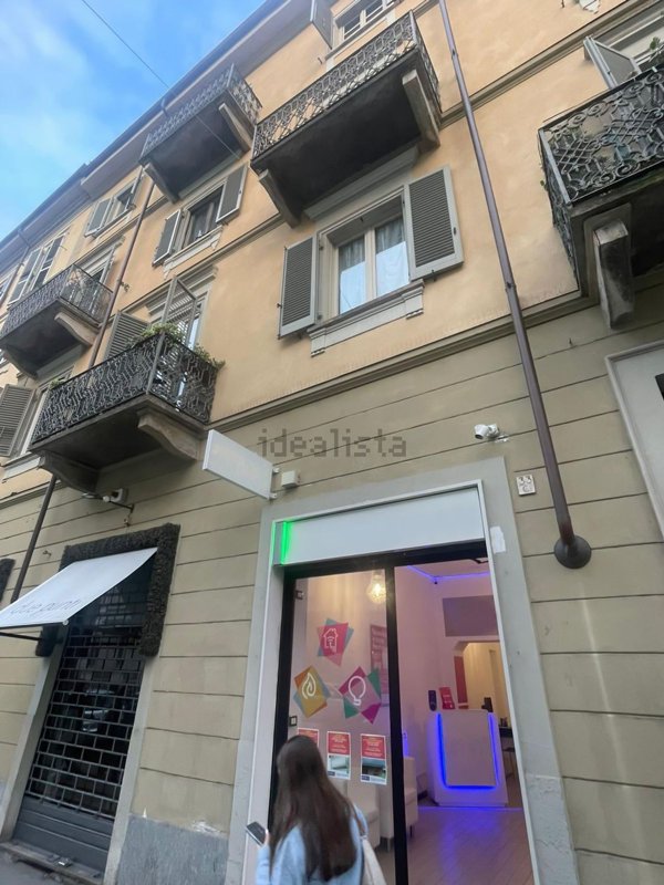locale commerciale in affitto a Torino in zona Cit Turin
