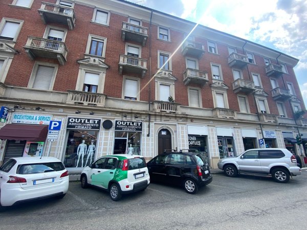 locale commerciale in affitto a Torino in zona Cit Turin