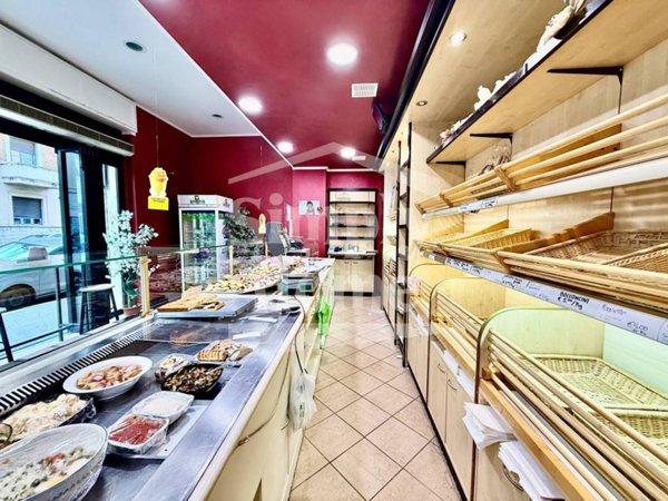 negozio in affitto a Torino in zona Parella
