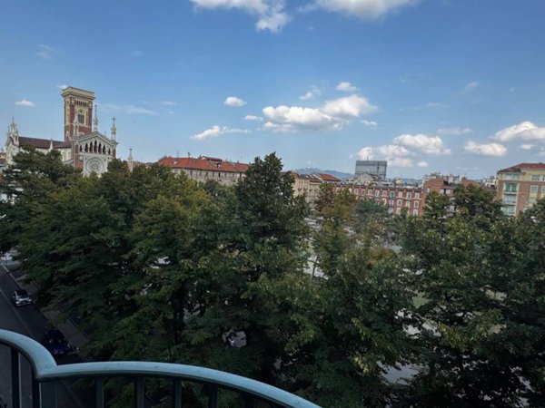 intera palazzina in affitto a Torino in zona Cit Turin