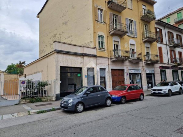 negozio in affitto a Torino in zona Parella