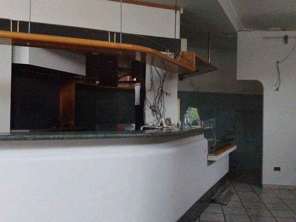 negozio in affitto a Torino in zona Borgata Vittoria