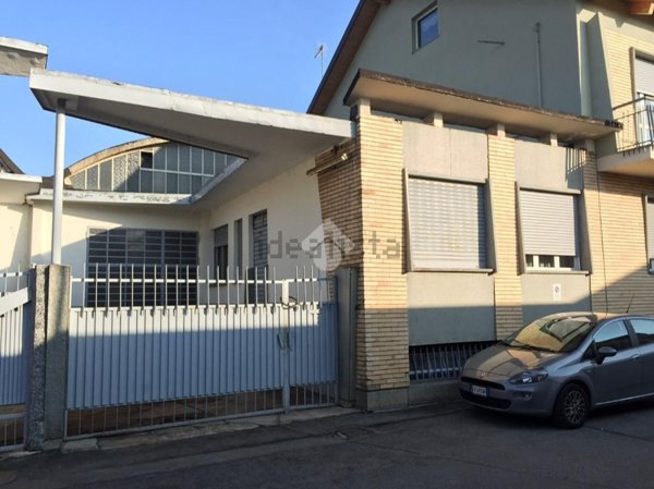 locale commerciale in affitto a Torino in zona Pozzo Strada