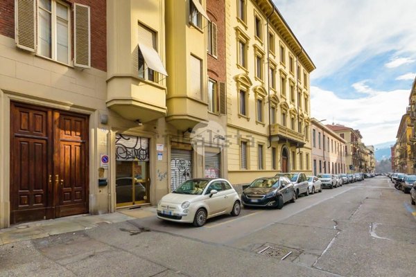 negozio in affitto a Torino in zona Vanchiglia