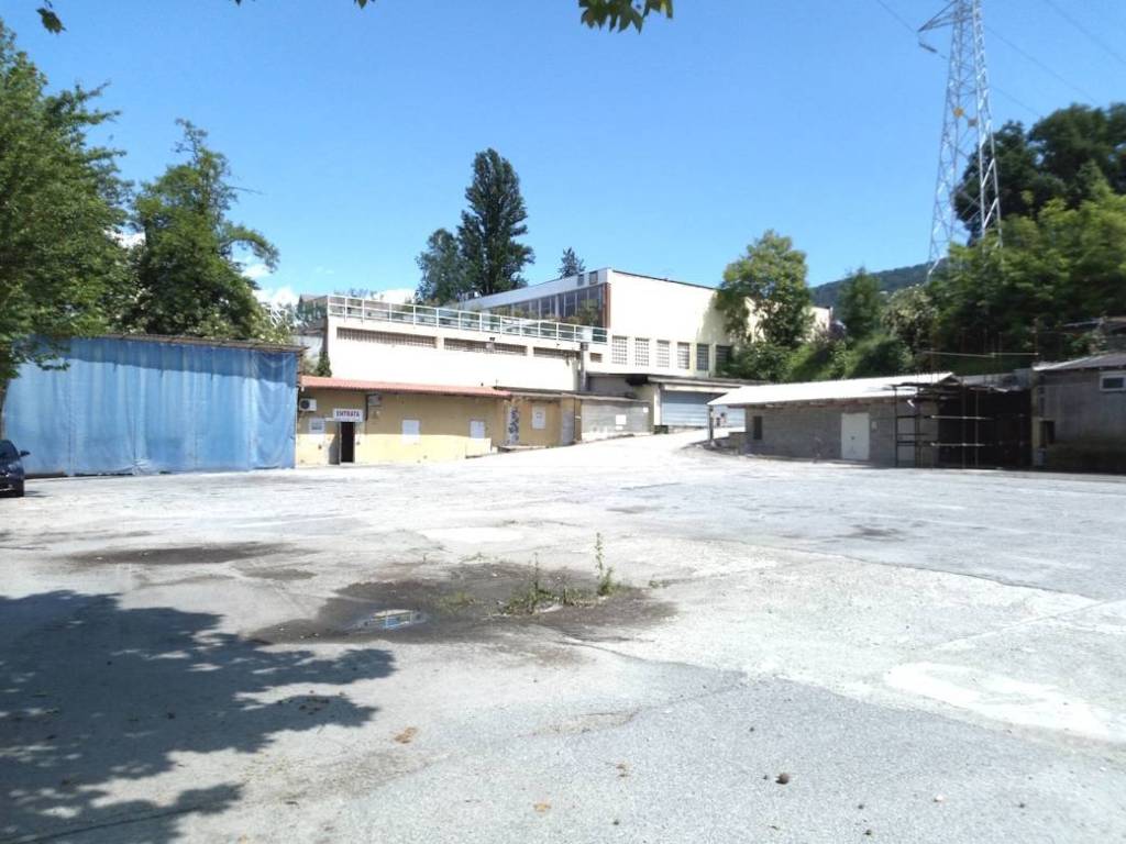 negozio in affitto a Torino in zona Madonna del Pilone