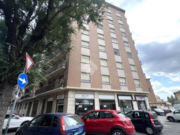 negozio in affitto a Torino in zona Vallette