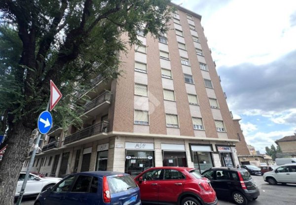 negozio in affitto a Torino in zona Madonna di Campagna