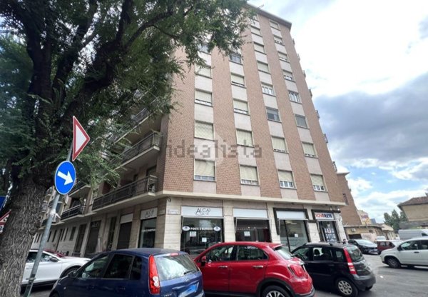 locale commerciale in affitto a Torino in zona Madonna di Campagna